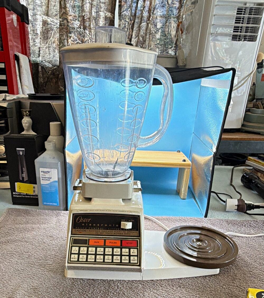 Oster Touch Control Kitchen Center Blender 16-Speed 400W White , plastic Jar Lid